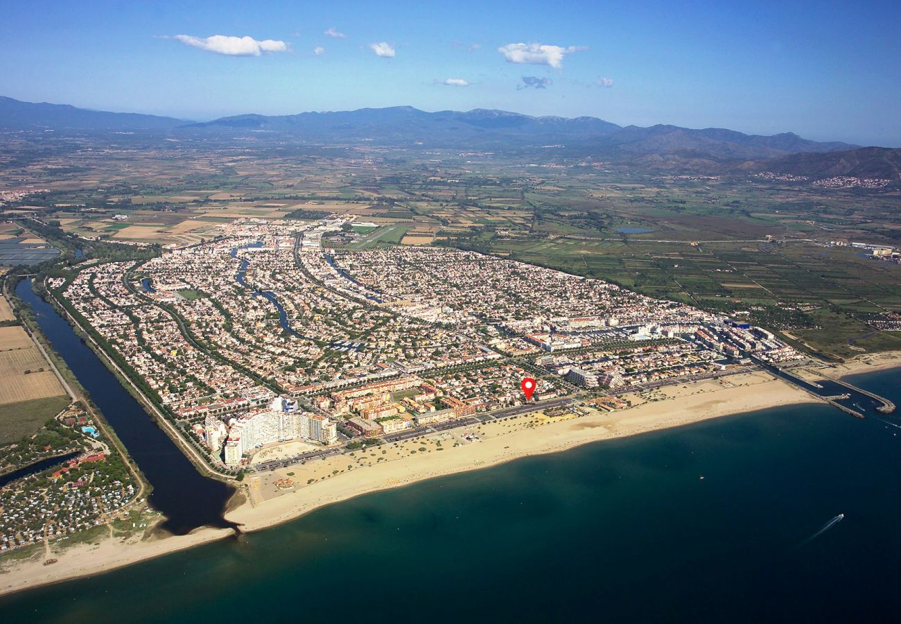 Apartamento en Empuriabrava - 0020-BAHIA Apartamento enfrente de la playa con wifi