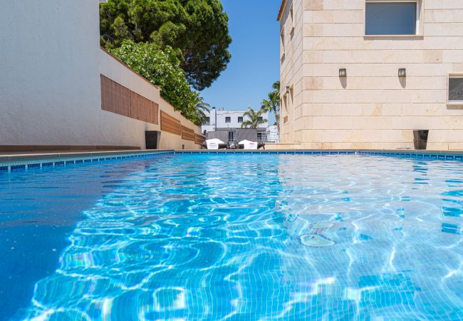 Villa en Empuriabrava - 0031-TER Casa al canal con piscina, amarre y estudio