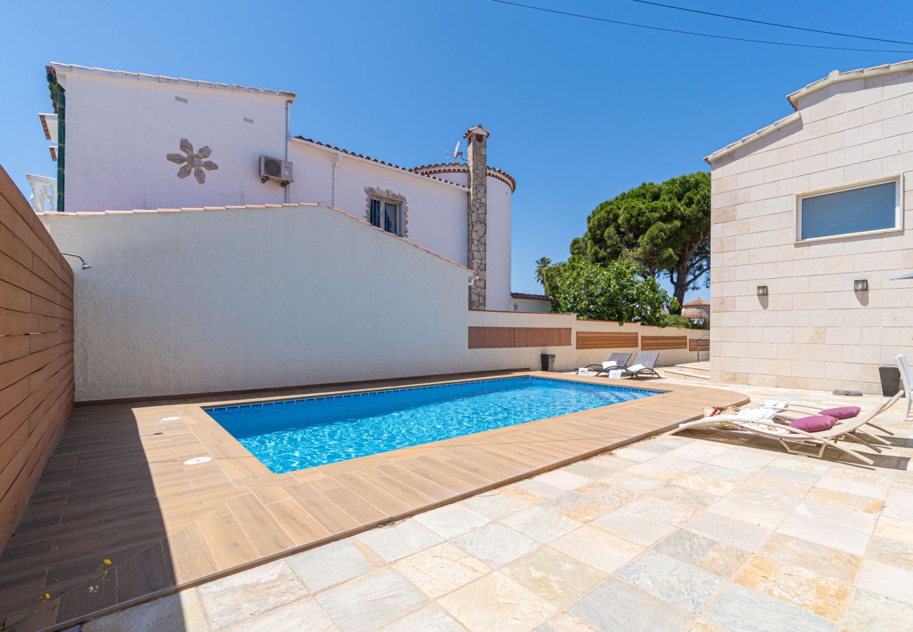 Villa en Empuriabrava - 0031-TER Casa al canal con piscina, amarre y estudio