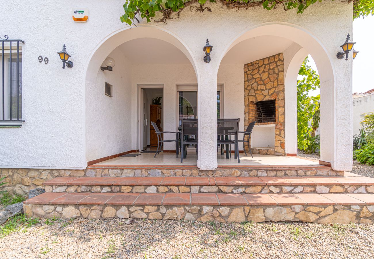 Villa en Empuriabrava - 0119-MONTSENY Casa con estudio