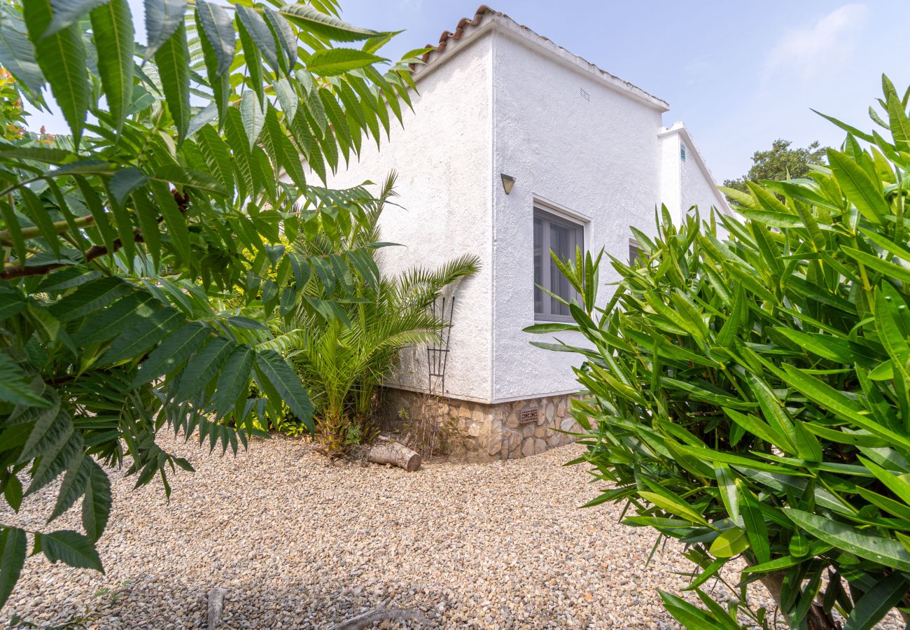 Villa en Empuriabrava - 0119-MONTSENY Casa con estudio