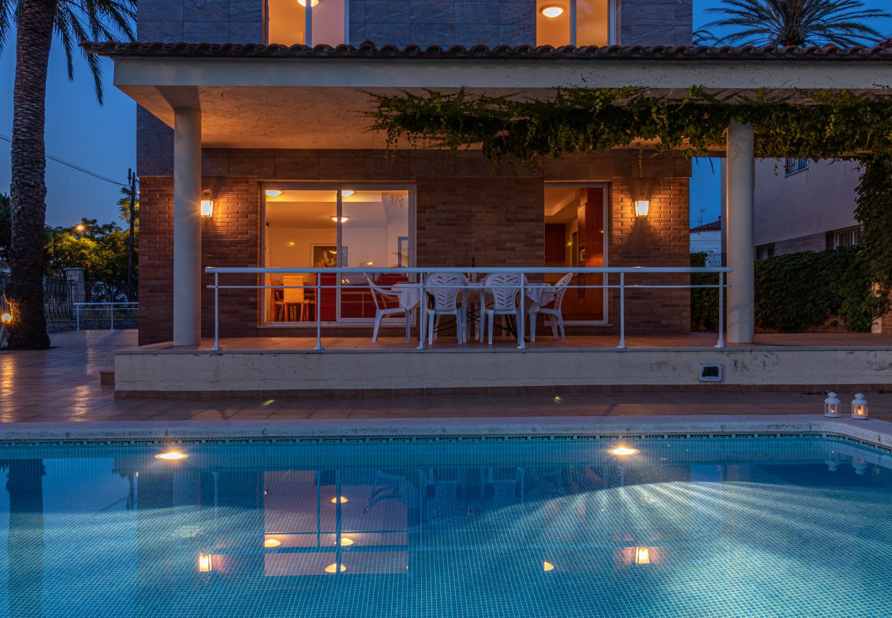 Villa en Empuriabrava - 0145-PANI Casa al canal con piscina y amarre