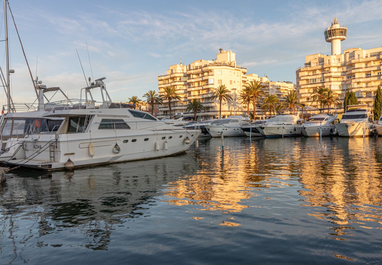 Apartamento en Empuriabrava - 0175-PORT GREC Apartamento con WIFI, vista al canal y al mar