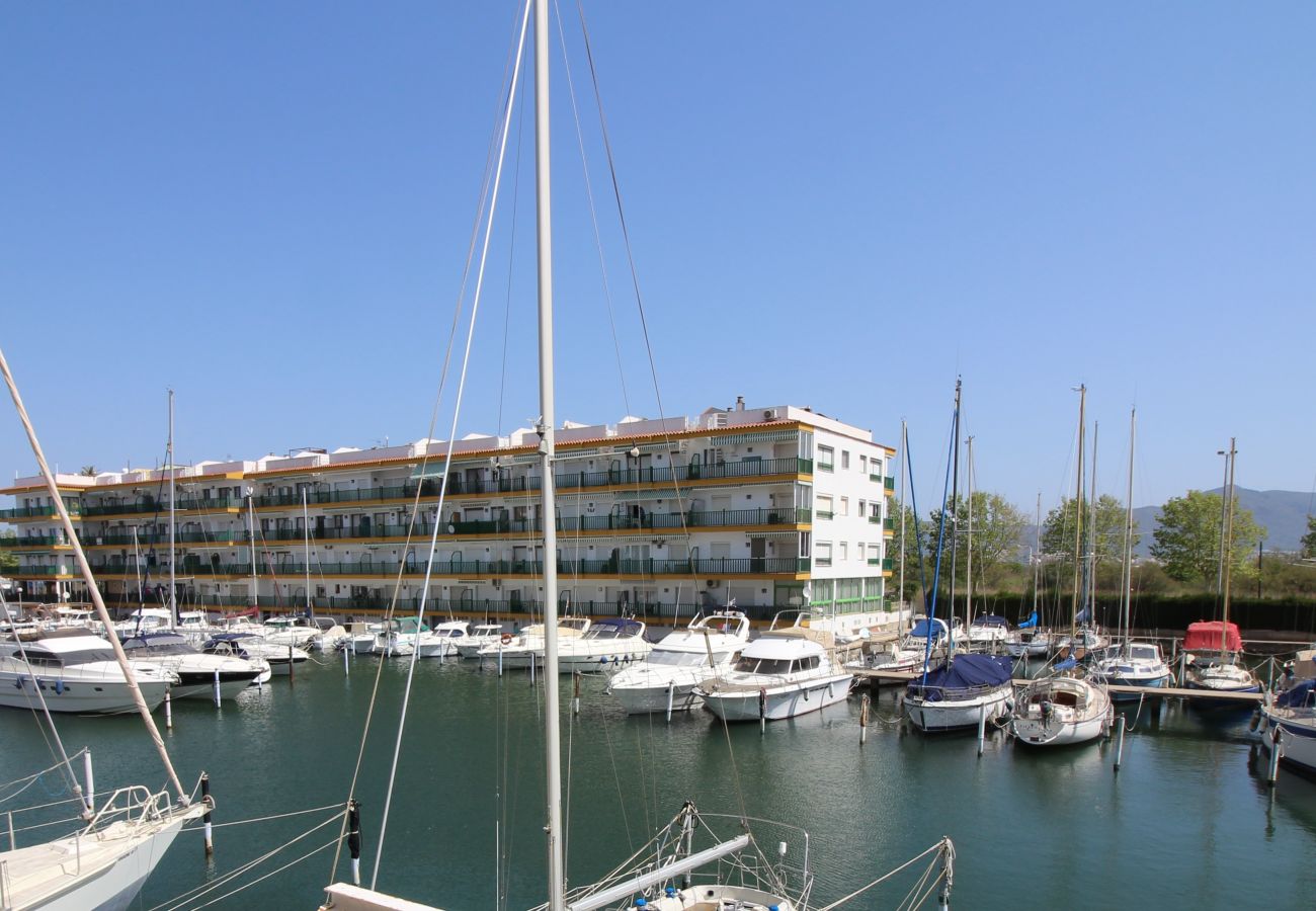 Apartamento en Empuriabrava - 0182-PORT DUCAL Apartamento con terraza, vista al mar y wifi