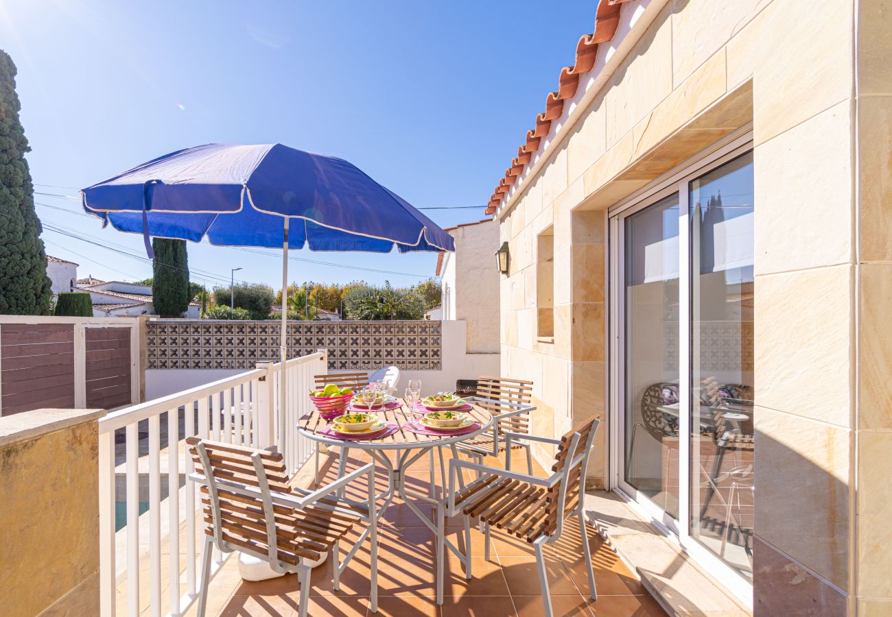 Villa en Empuriabrava - 0034-NOGUERA Casa con piscina pequeña