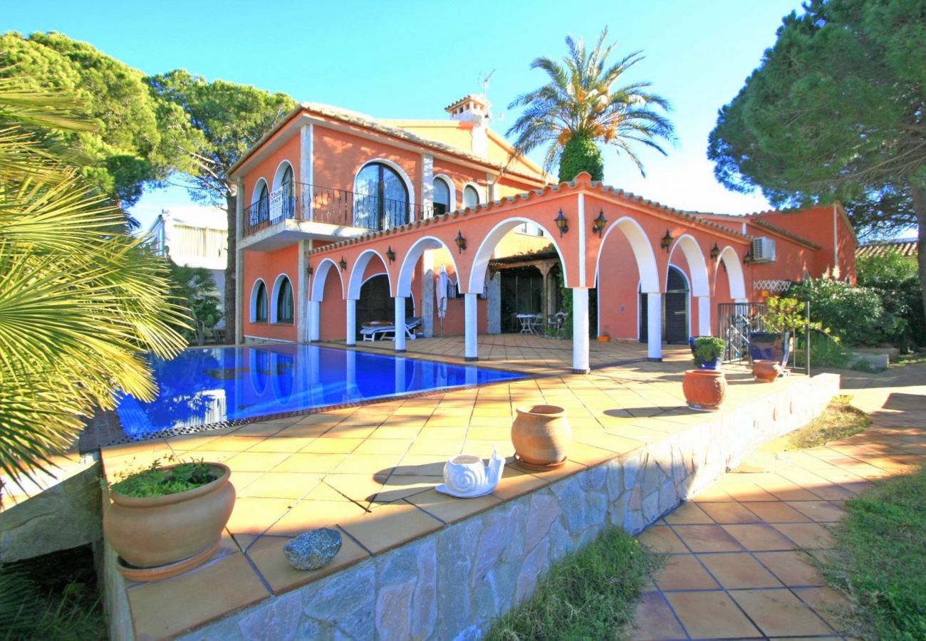 Villa en Empuriabrava - 0003-REQUESENS  Casa al canal con amarre y piscina
