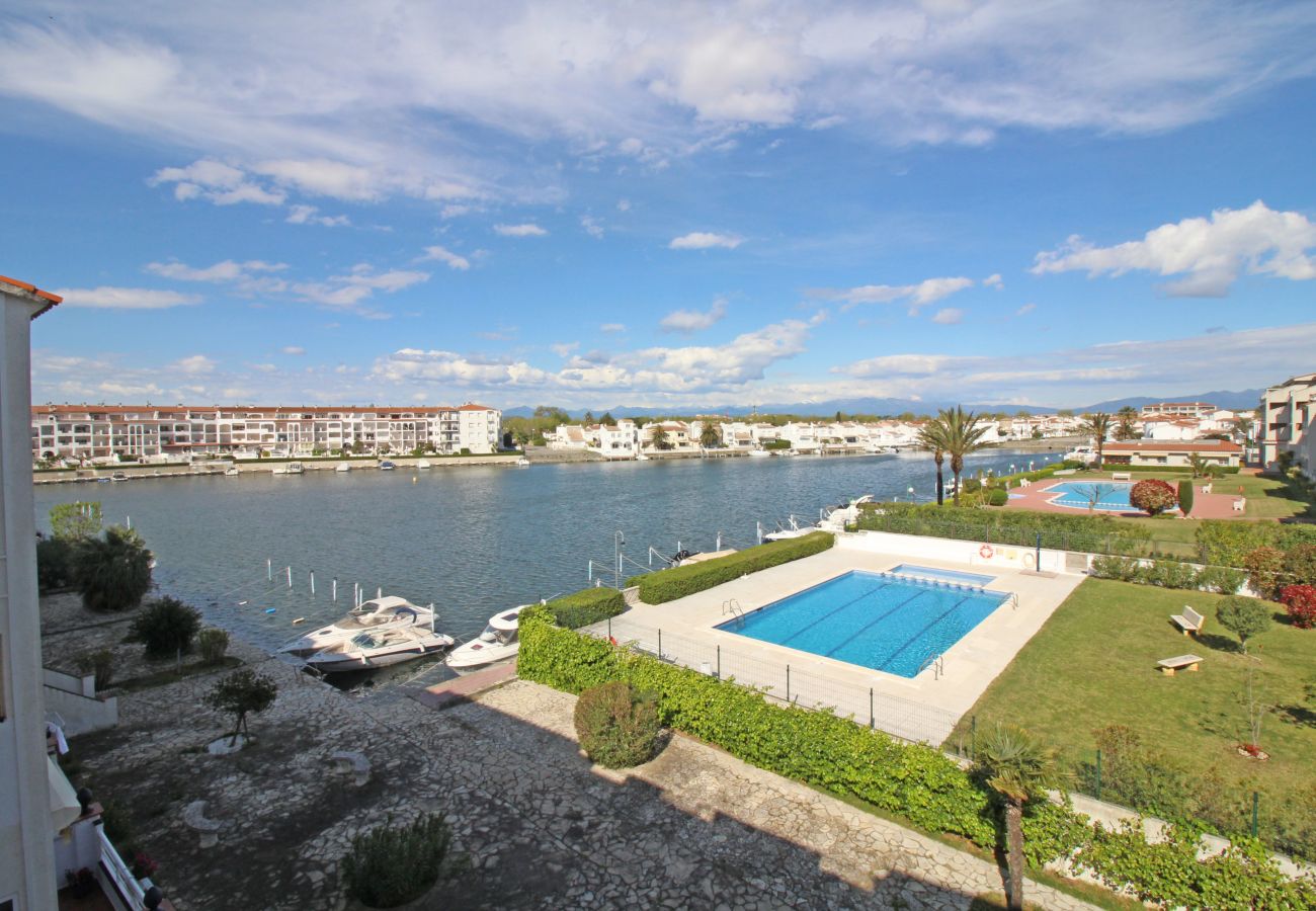 Apartamento en Empuriabrava - 0183-SANT MAURICI Apartamento con vistas al canal y parking