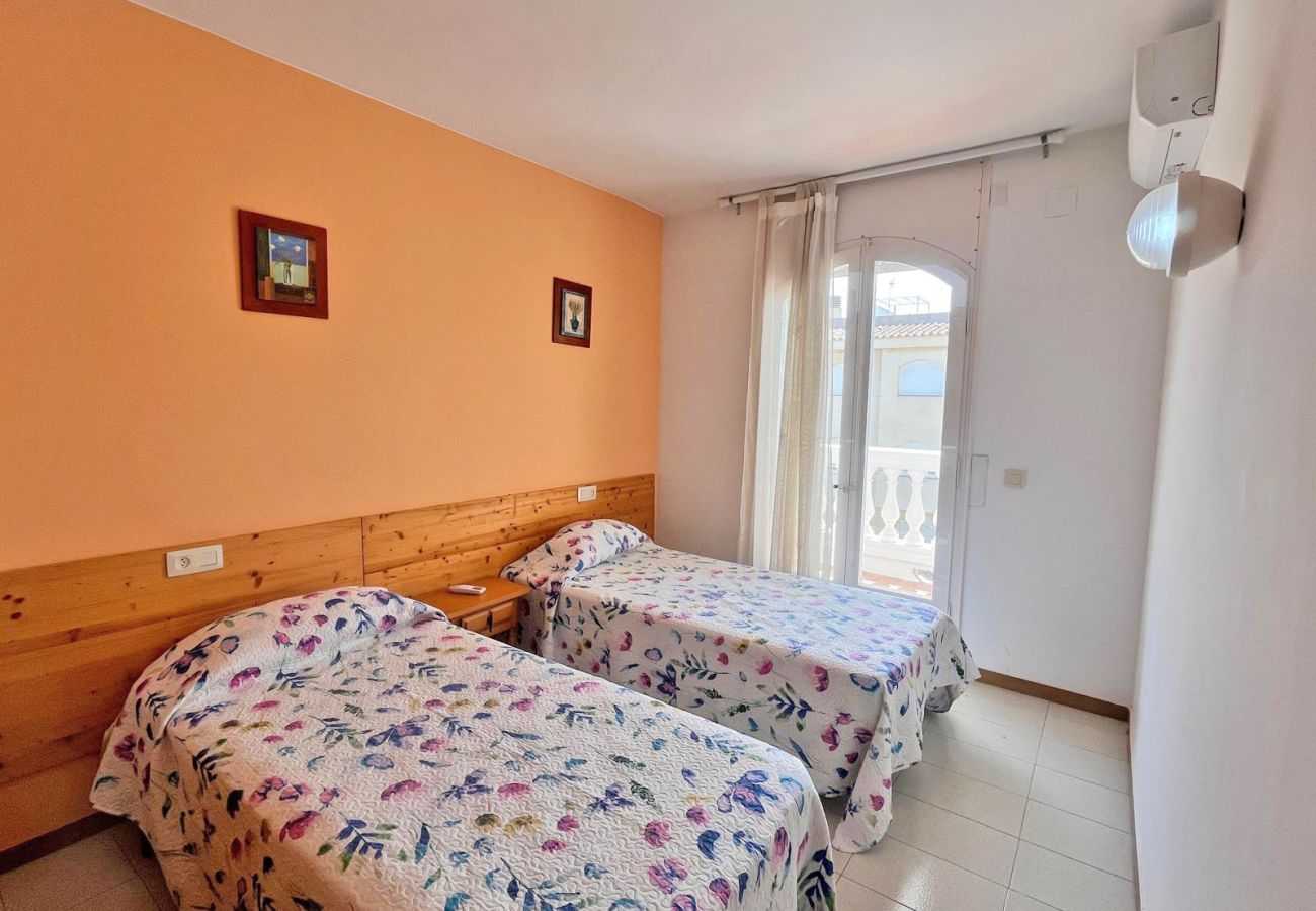 Apartamento en Empuriabrava - 0131-PORT MOXO Apartamento con terraza y vistas al canal 