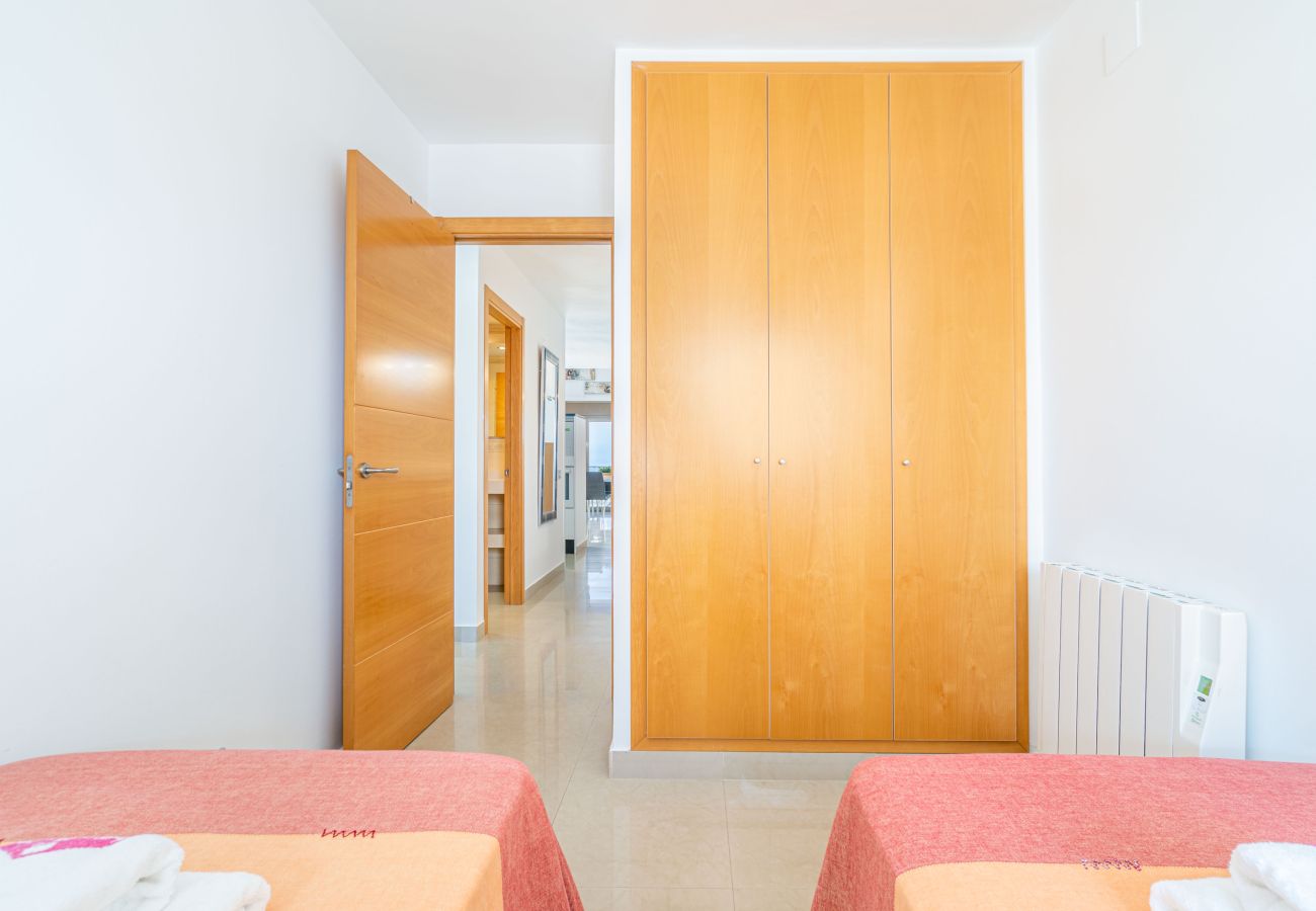 Apartamento en Empuriabrava - 0160-PORT GREC Apartamento con WIFI, Smart TV, vista al canal y al mar