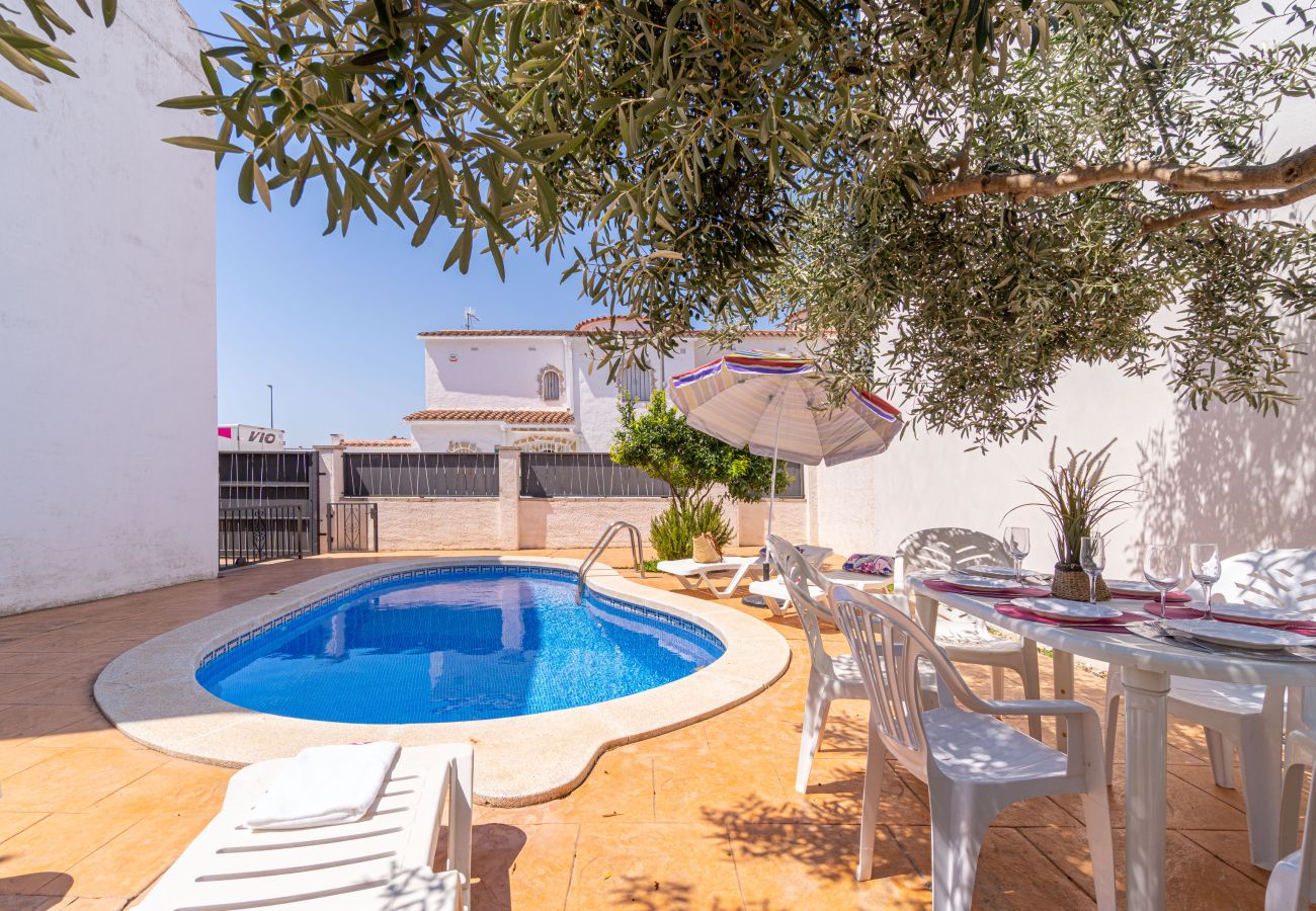 Villa en Empuriabrava - 0191-SANT MAURICI Casa con piscina privada