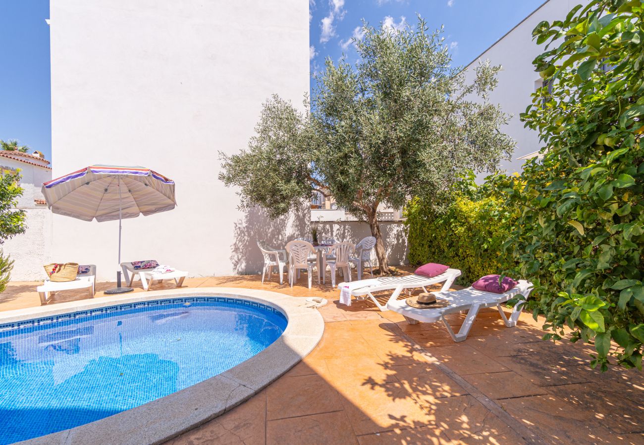 Villa en Empuriabrava - 0191-SANT MAURICI Casa con piscina privada