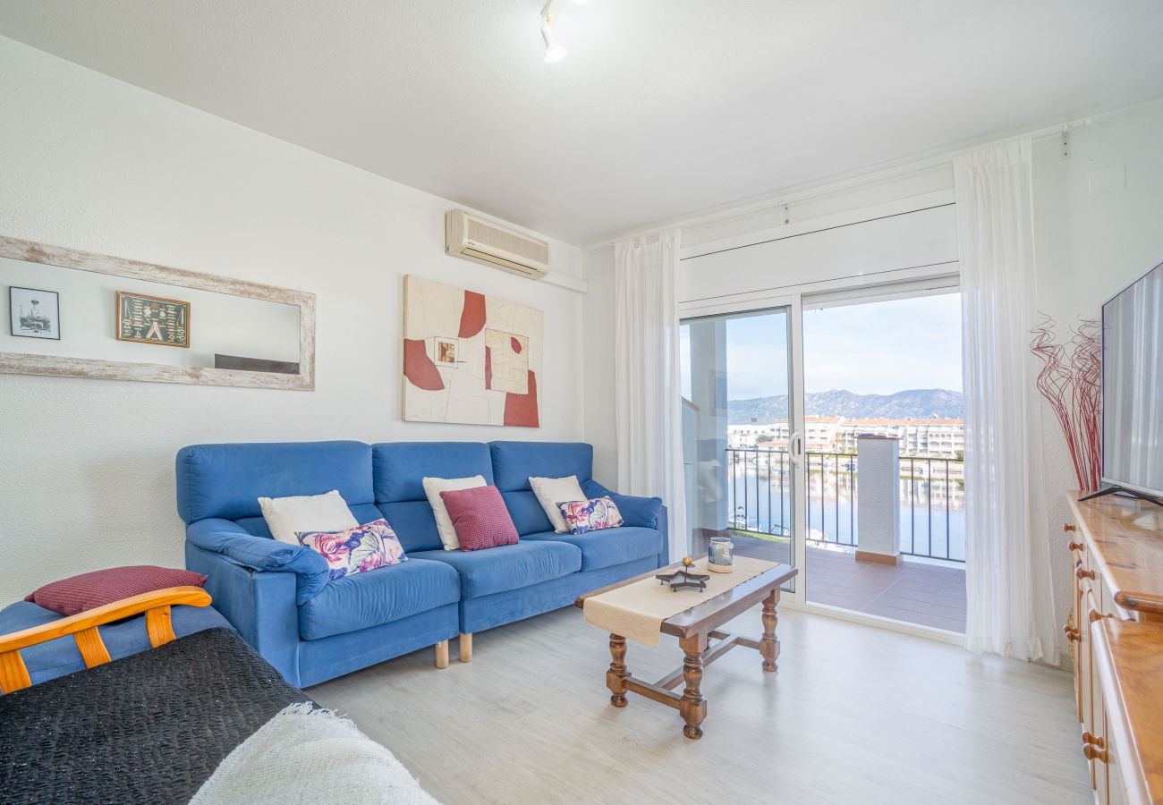 Apartamento en Empuriabrava - 0136-SANT MAURICI Apartamento con vista al canal y piscina