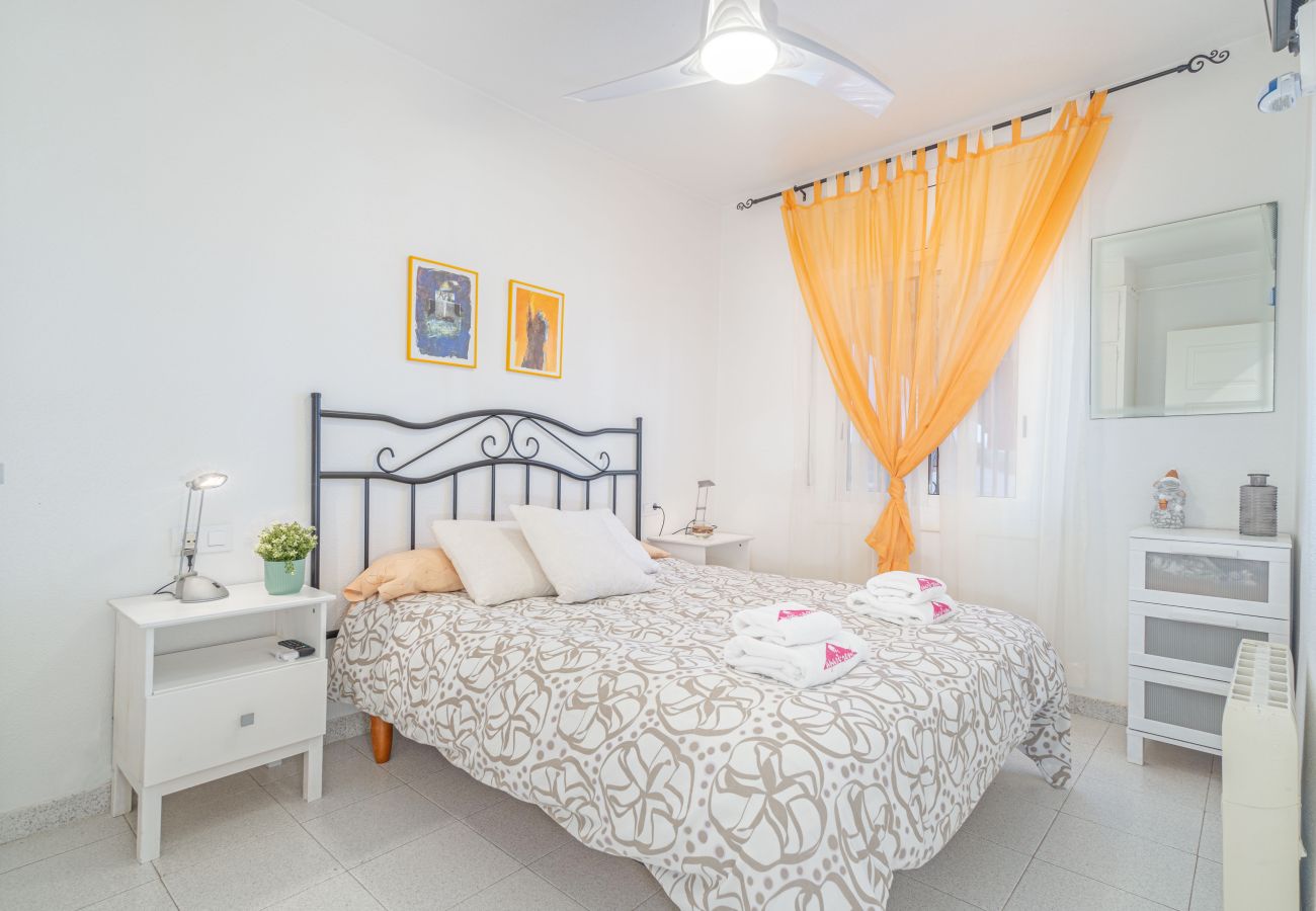 Apartamento en Empuriabrava - 0136-SANT MAURICI Apartamento con vista al canal y piscina