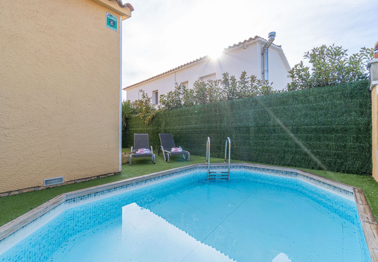 Villa en Empuriabrava - 0130-MONTGRI Casa con piscina privada 