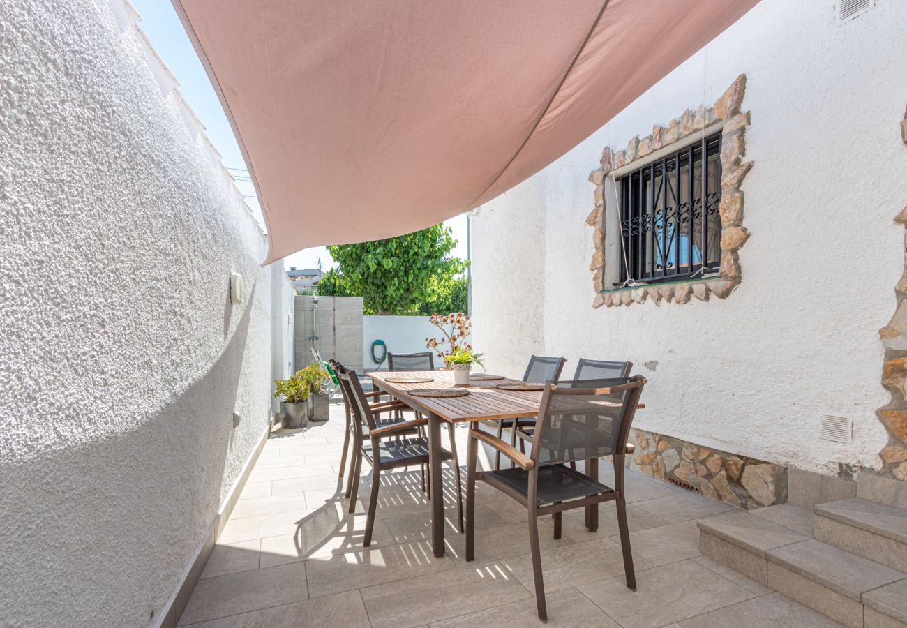 Villa en Empuriabrava - 0190-SANT MAURICI Casa con piscina privada
