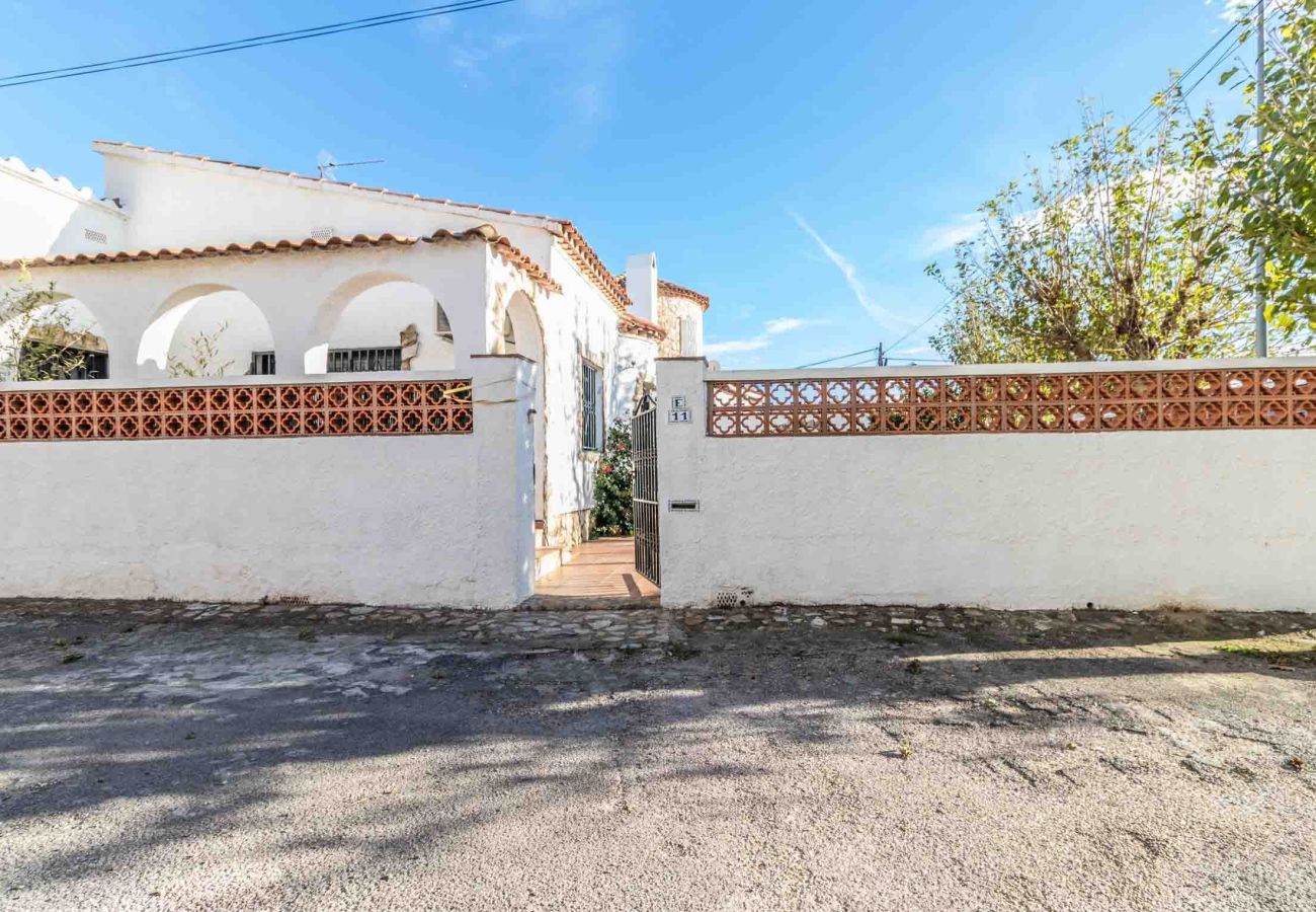 Villa en Empuriabrava - 0190-SANT MAURICI Casa con piscina privada