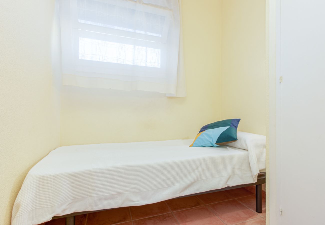 Apartamento en Empuriabrava - 0147-PORT SOTAVENT Apartamento con vista al canal y piscina