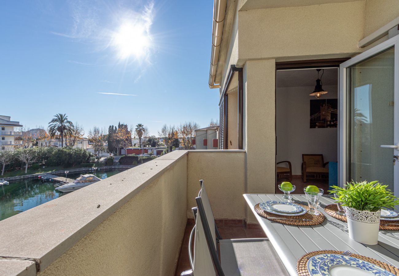 Apartamento en Empuriabrava - 0147-PORT SOTAVENT Apartamento con vista al canal y piscina