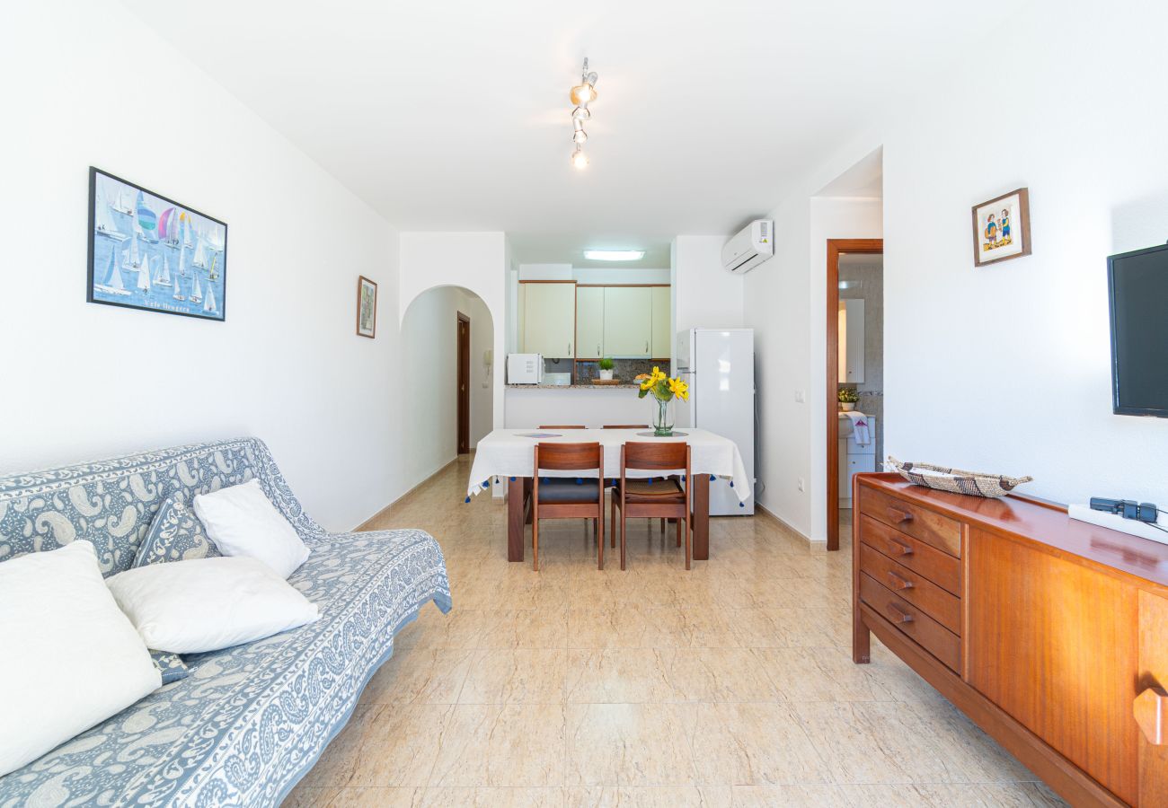 Apartamento en Empuriabrava - 0088-MIRABLAU  Apartamento con vistas laterales a la playa