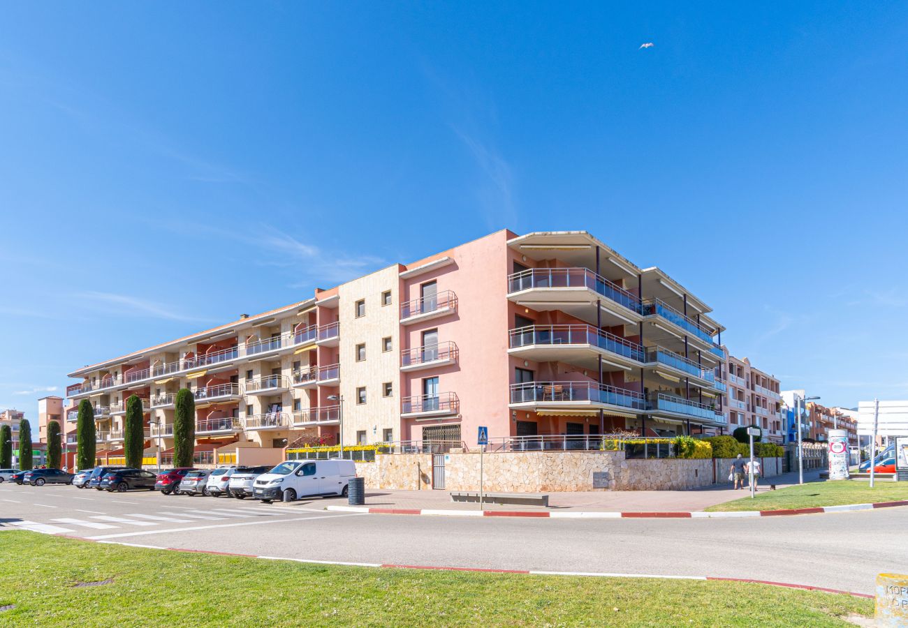 Apartamento en Empuriabrava - 0088-MIRABLAU  Apartamento con vistas laterales a la playa