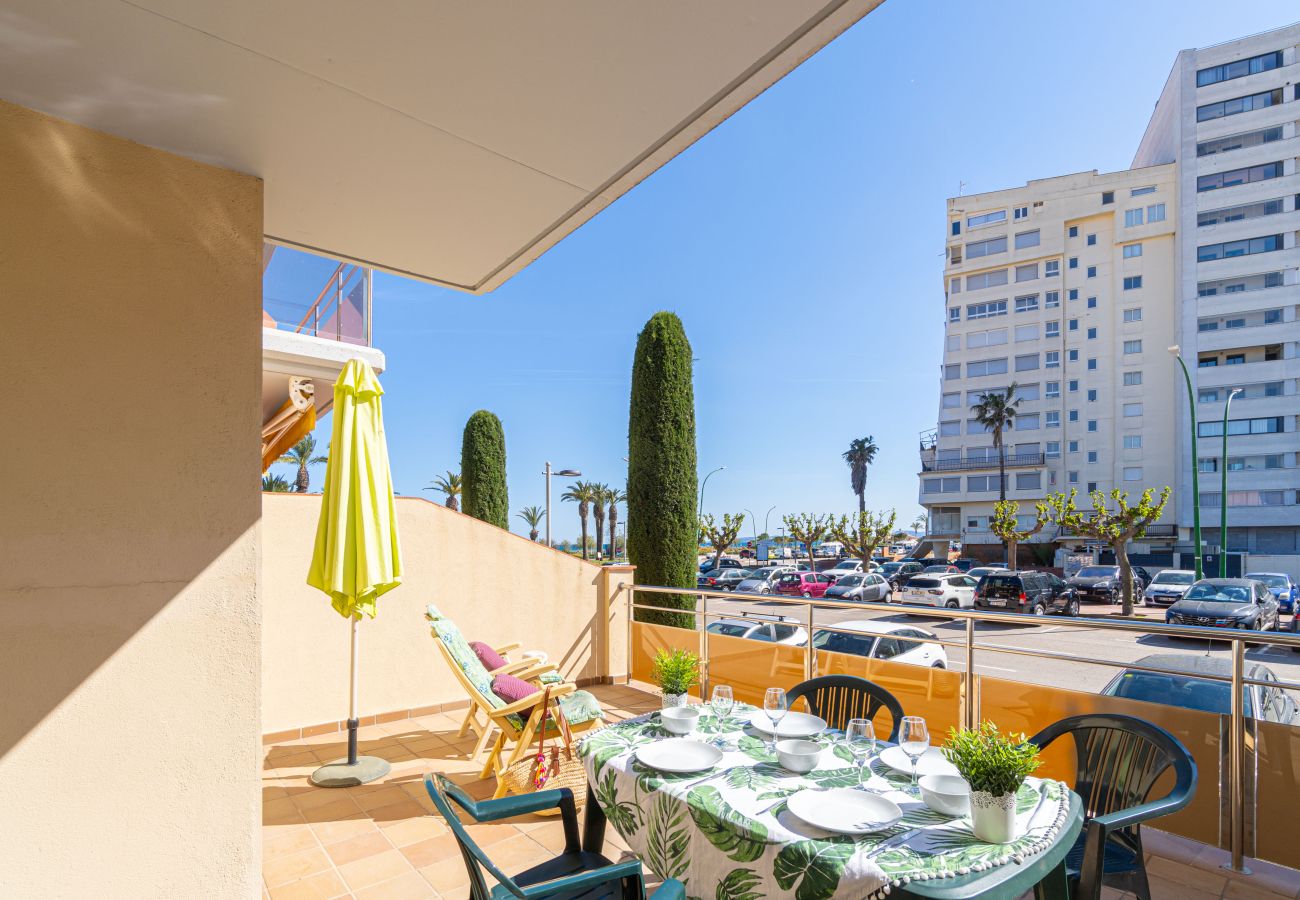 Apartamento en Empuriabrava - 0088-MIRABLAU  Apartamento con vistas laterales a la playa