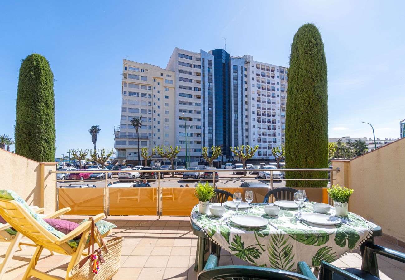 Apartamento en Empuriabrava - 0088-MIRABLAU  Apartamento con vistas laterales a la playa
