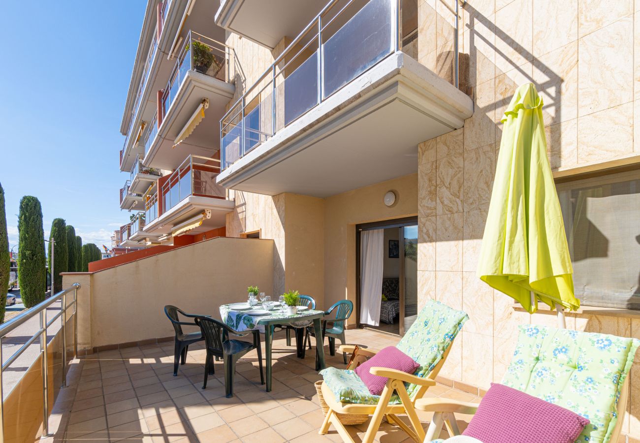 Apartamento en Empuriabrava - 0088-MIRABLAU  Apartamento con vistas laterales a la playa
