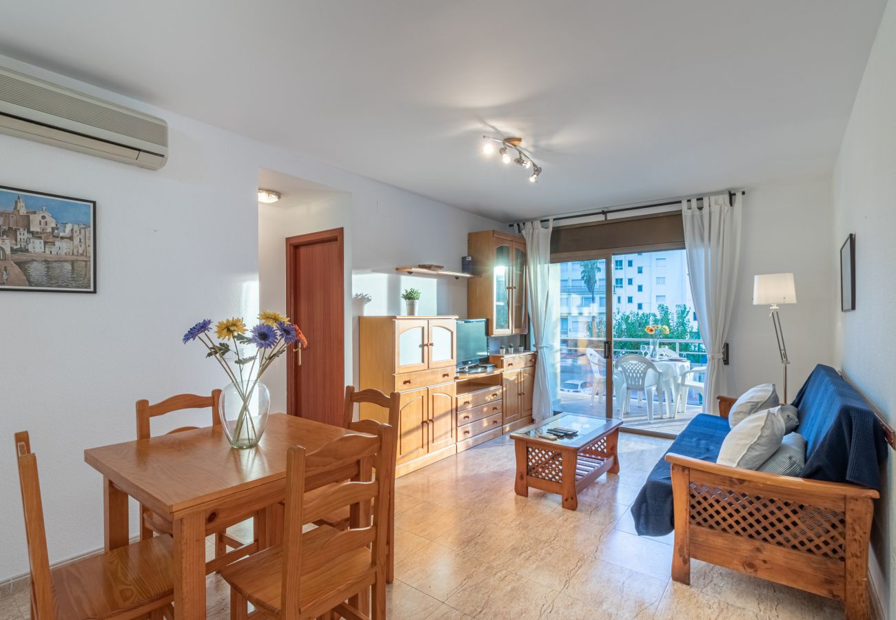 Apartamento en Empuriabrava - 0089-MIRABLAU  Apartamento con vistas laterales a la playa