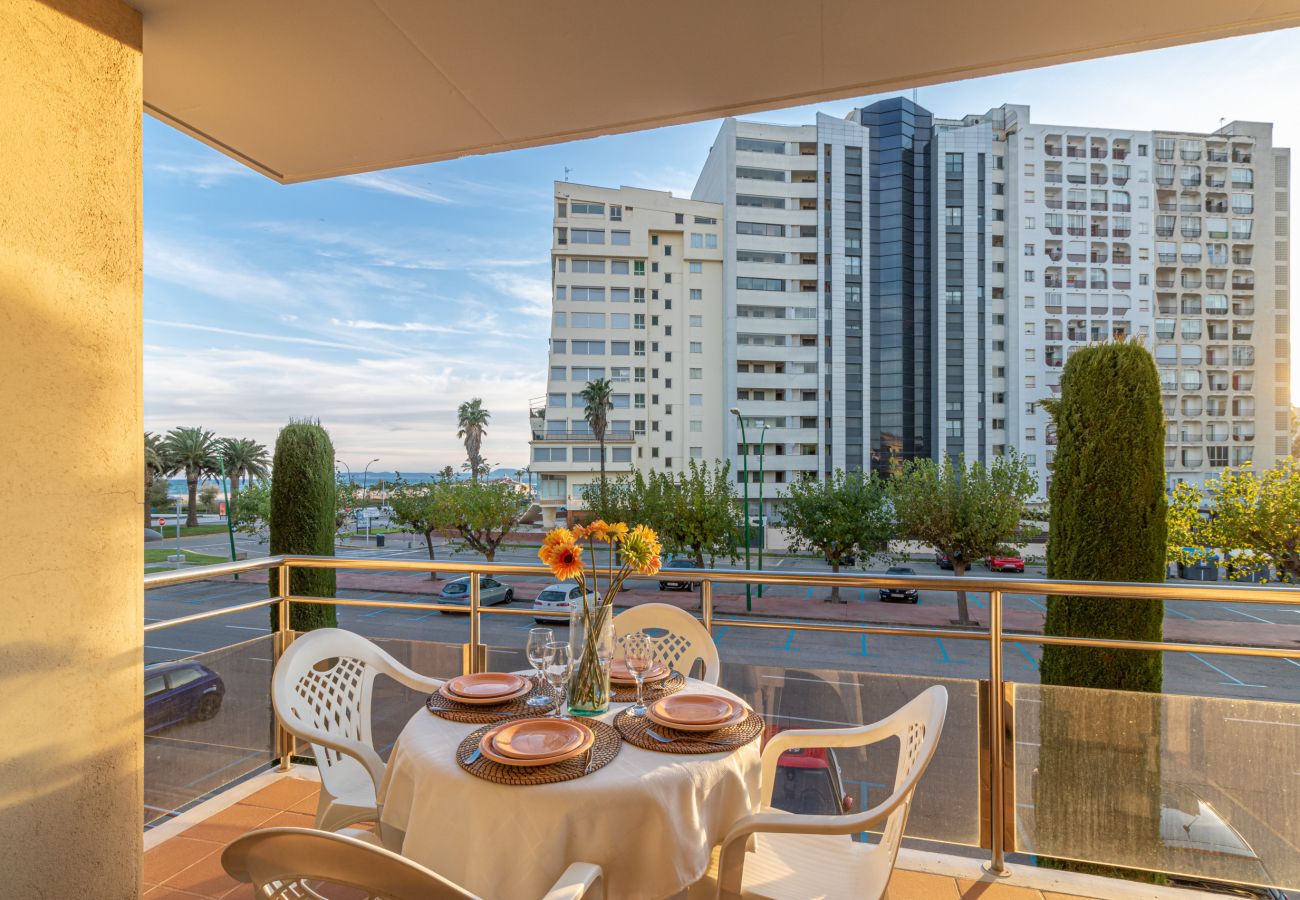 Apartamento en Empuriabrava - 0089-MIRABLAU  Apartamento con vistas laterales a la playa