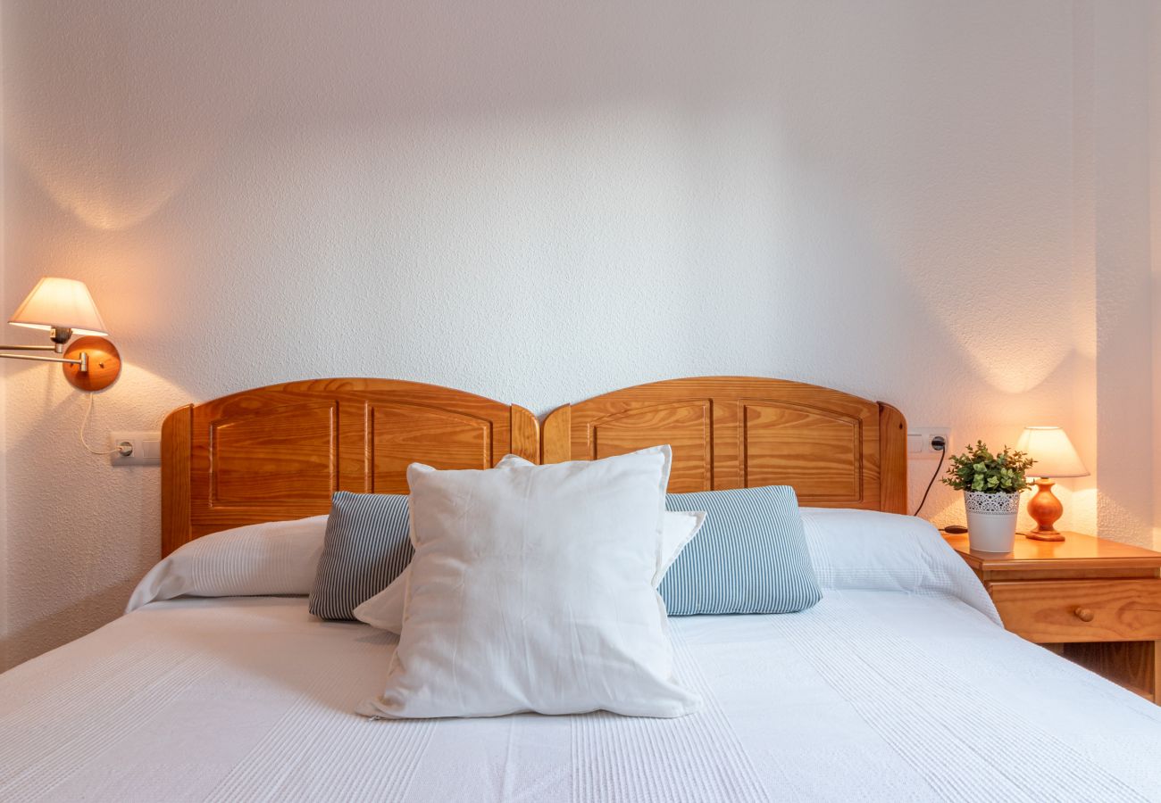 Apartamento en Empuriabrava - 0089-MIRABLAU  Apartamento con vistas laterales a la playa