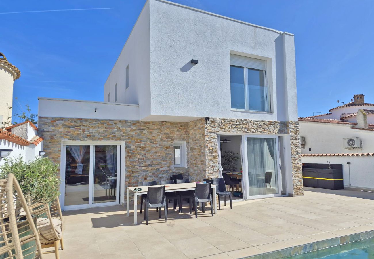 Villa en Empuriabrava - 0040-CAP RAS Casa al canal con piscina y amarre