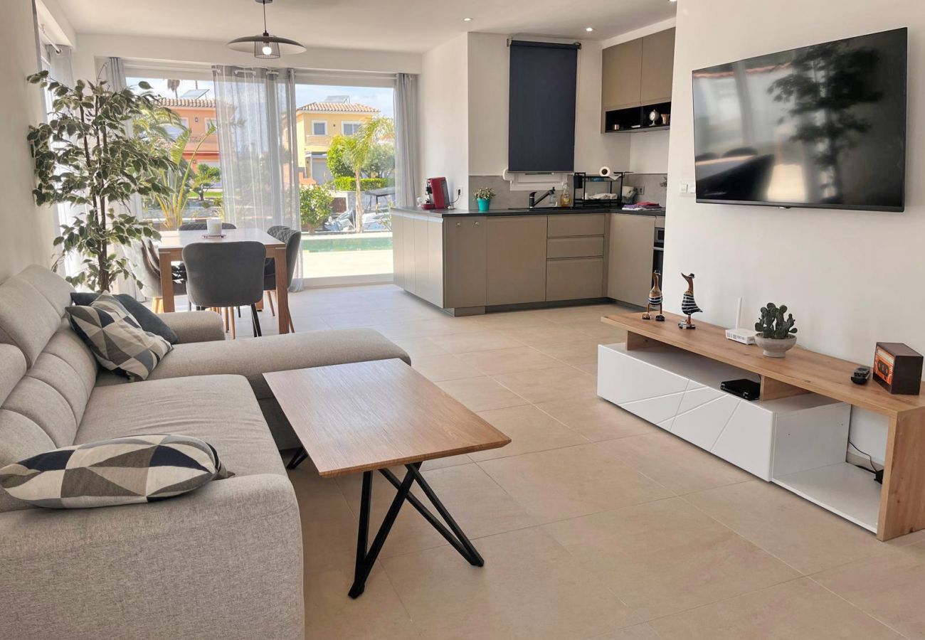 Villa en Empuriabrava - 0040-CAP RAS Casa al canal con piscina y amarre