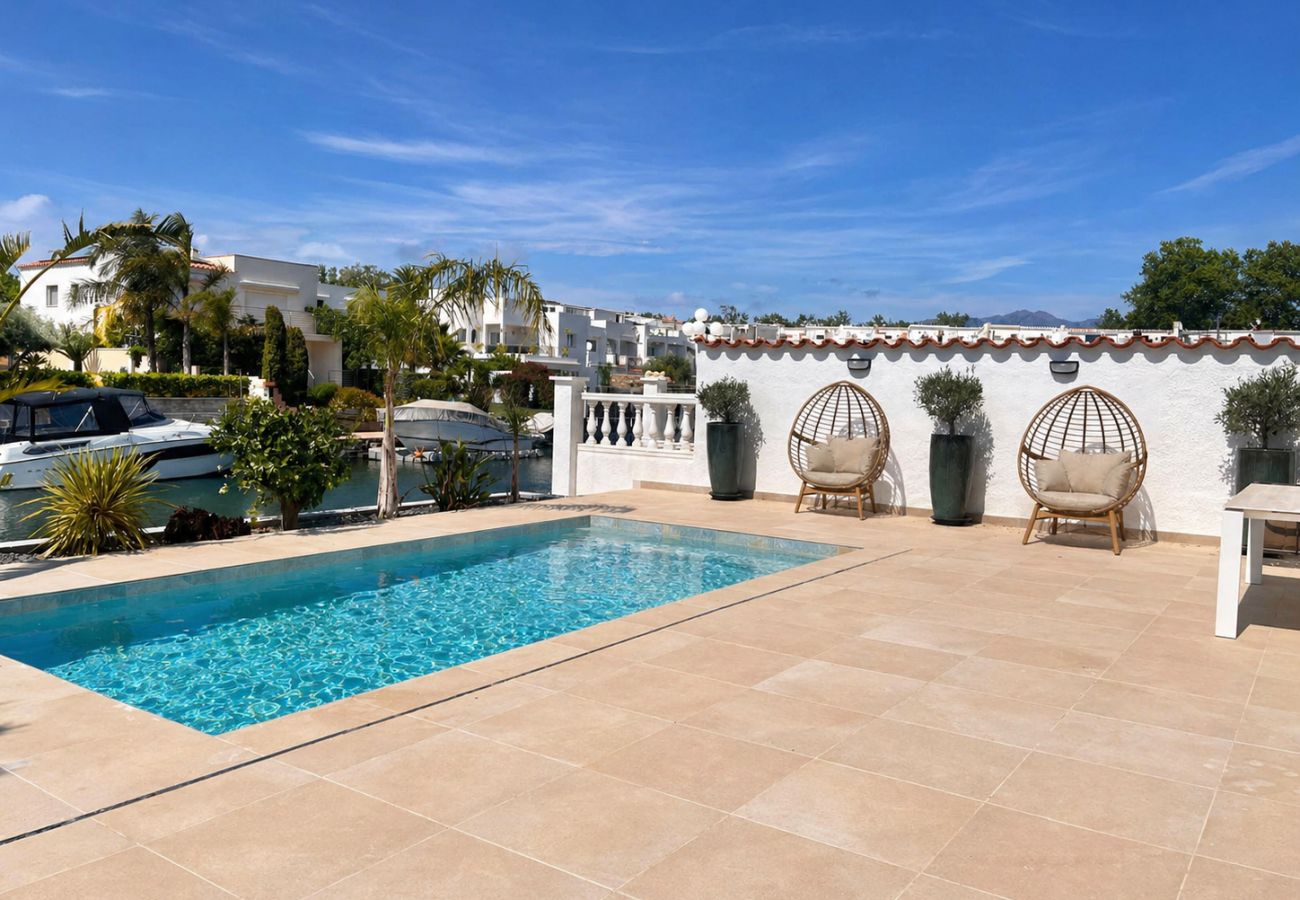 Villa en Empuriabrava - 0040-CAP RAS Casa al canal con piscina y amarre