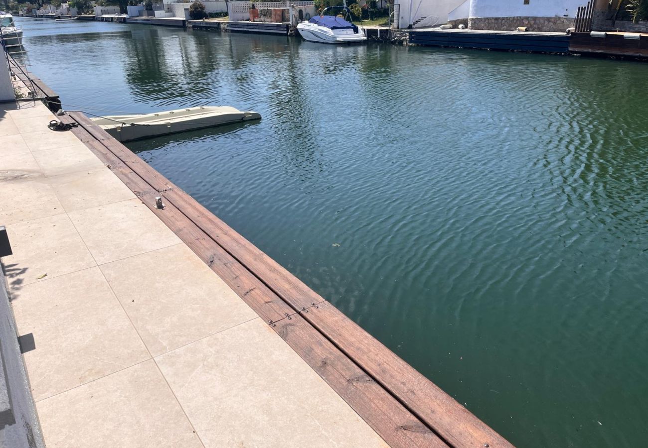 Villa en Empuriabrava - 0040-CAP RAS Casa al canal con piscina y amarre