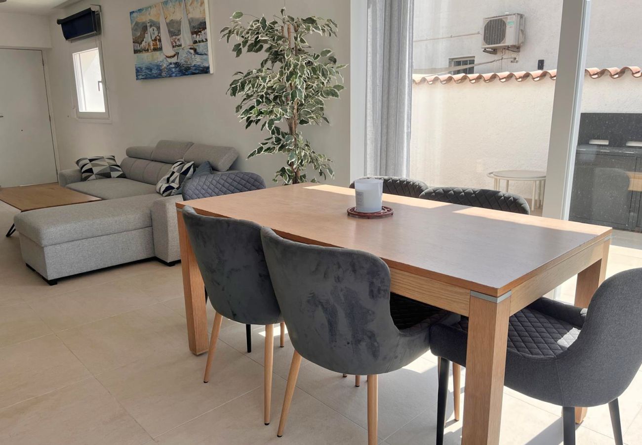 Villa en Empuriabrava - 0040-CAP RAS Casa al canal con piscina y amarre