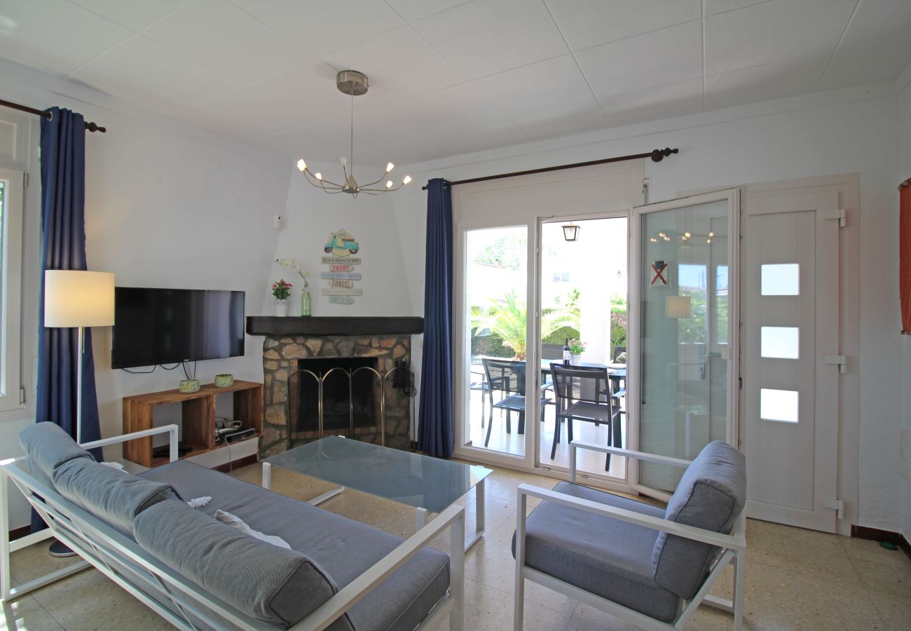 Vil.la en Empuriabrava - 0119-MONTSENY Casa amb estudi