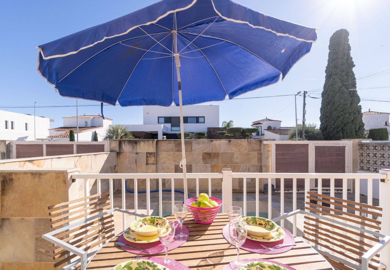 Vil.la en Empuriabrava - 0034-NOGUERA Casa amb piscina petita