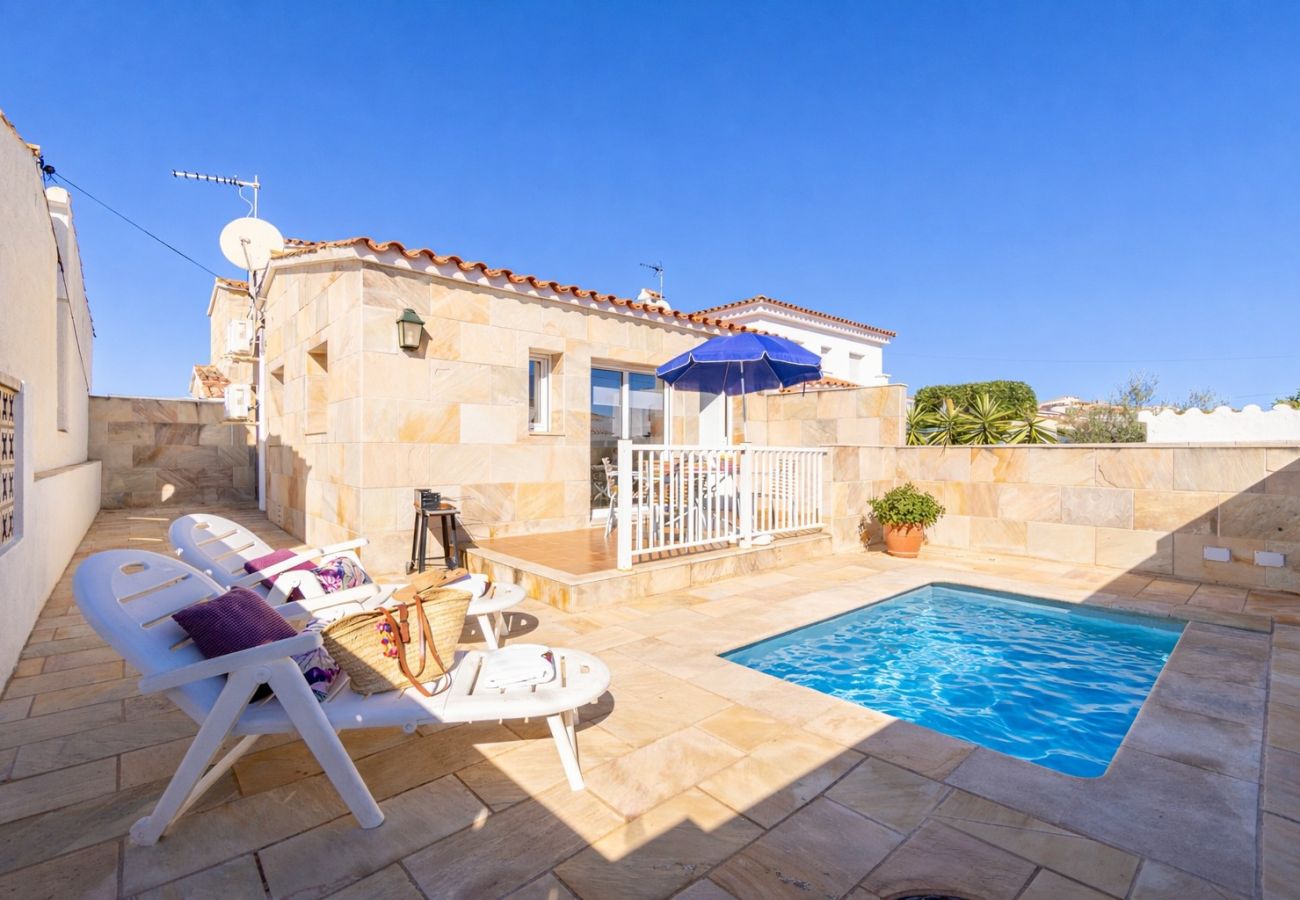 Vil.la en Empuriabrava - 0034-NOGUERA Casa amb piscina petita