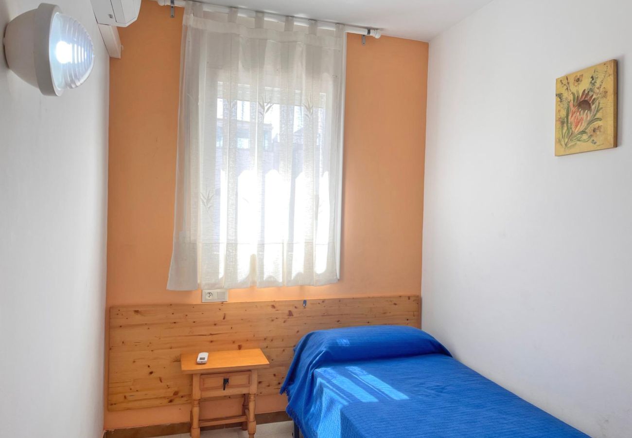 Apartament en Empuriabrava - 0131-PORT MOXO Apartament amb terrassa i vistes al canal