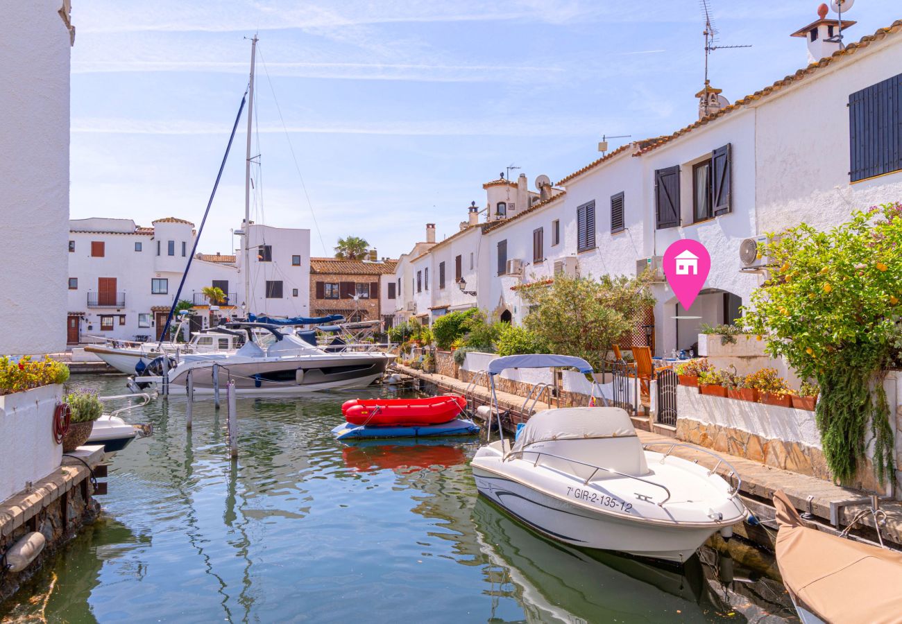 Vil.la en Empuriabrava - 0151-ILLA CARTAGO Casa al canal tipus pescador 