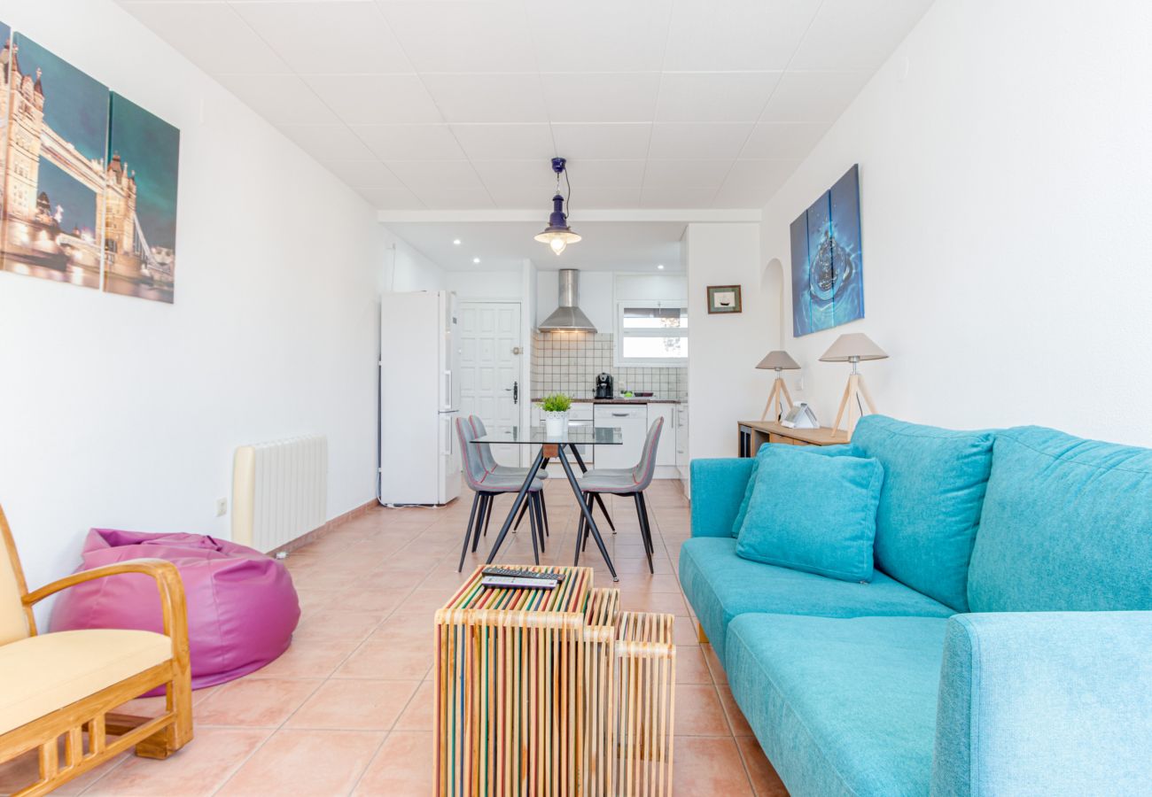 Apartament en Empuriabrava - 0147-PORT SOTAVENT Apartament amb vistes al canal i piscina