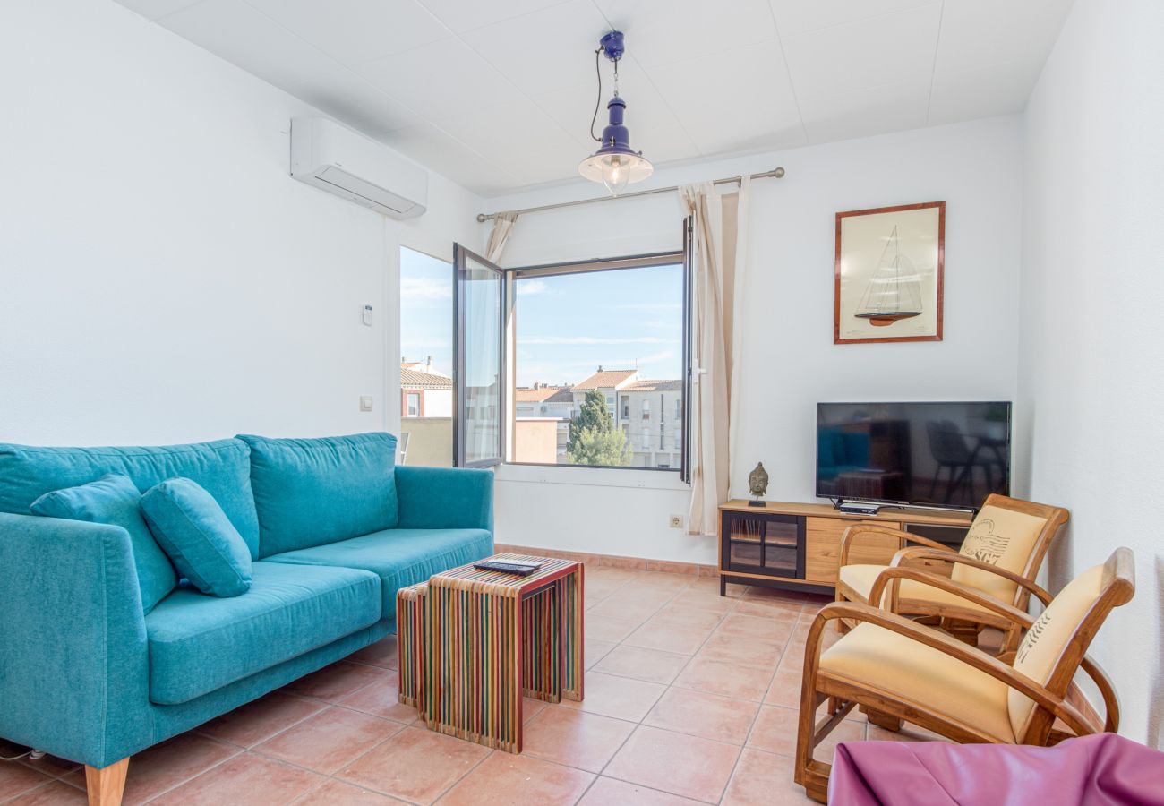 Apartament en Empuriabrava - 0147-PORT SOTAVENT Apartament amb vistes al canal i piscina