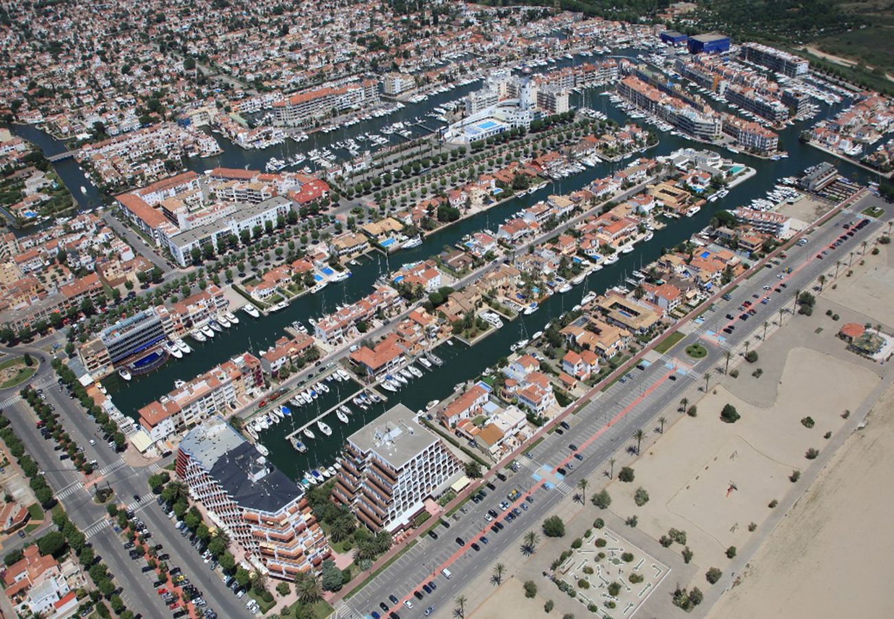 Apartament en Empuriabrava - 0176-ROYAL MARINE Apartament prop de la platja