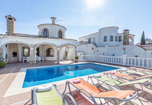 Villa in Empuriabrava - 0038-CREUS Haus am Kanal mit Pool und Liegeplatz