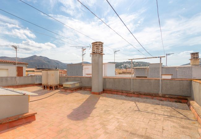 Ferienwohnung in Rosas / Roses - 2027-POETA MARQUINA Appartement mit 2 Schlafzimmer Ferienwohnung in Rosas / Roses - 2027-POETA MARQUINA Appartement mit 2 Schlafzimmer