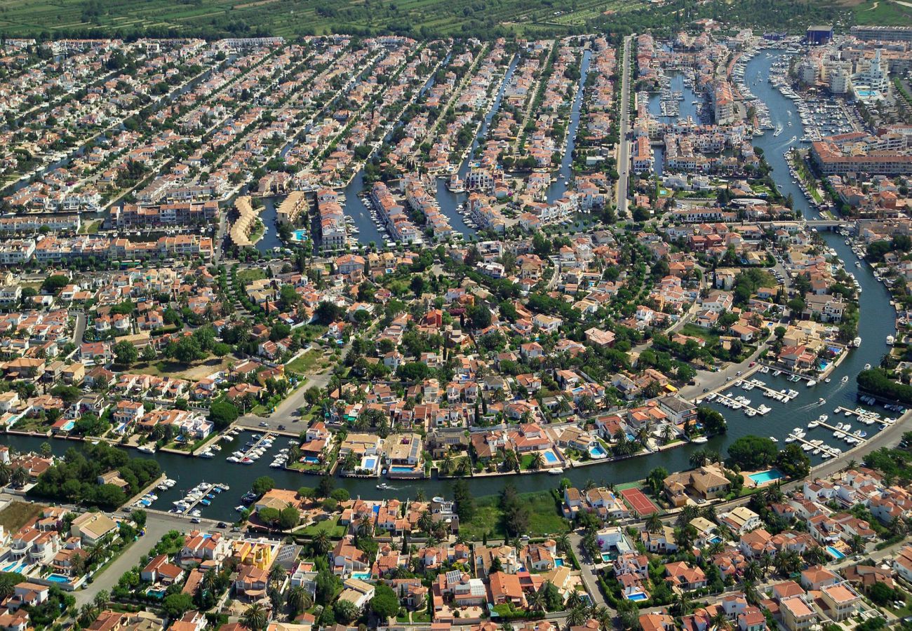 Villa in Empuriabrava - 0141-PANI Haus am Kanal mit Pool und Liegeplatz