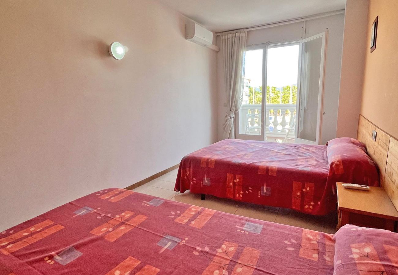 Ferienwohnung in Empuriabrava - 0132-PORT MOXO Appartment amb Kanal mit Blick
