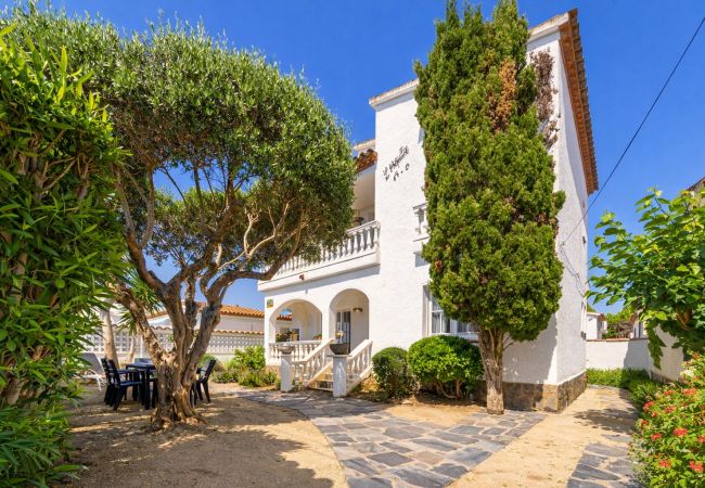 Villa in Empuriabrava - 0024-BAHIA  Haus mit 3 Schlafzimmer  in Strandnähe
