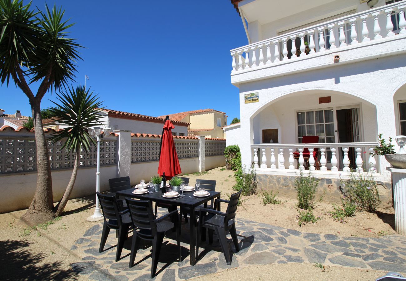 Villa in Empuriabrava - 0024-BAHIA  Haus mit 3 Schlafzimmer  in Strandnähe