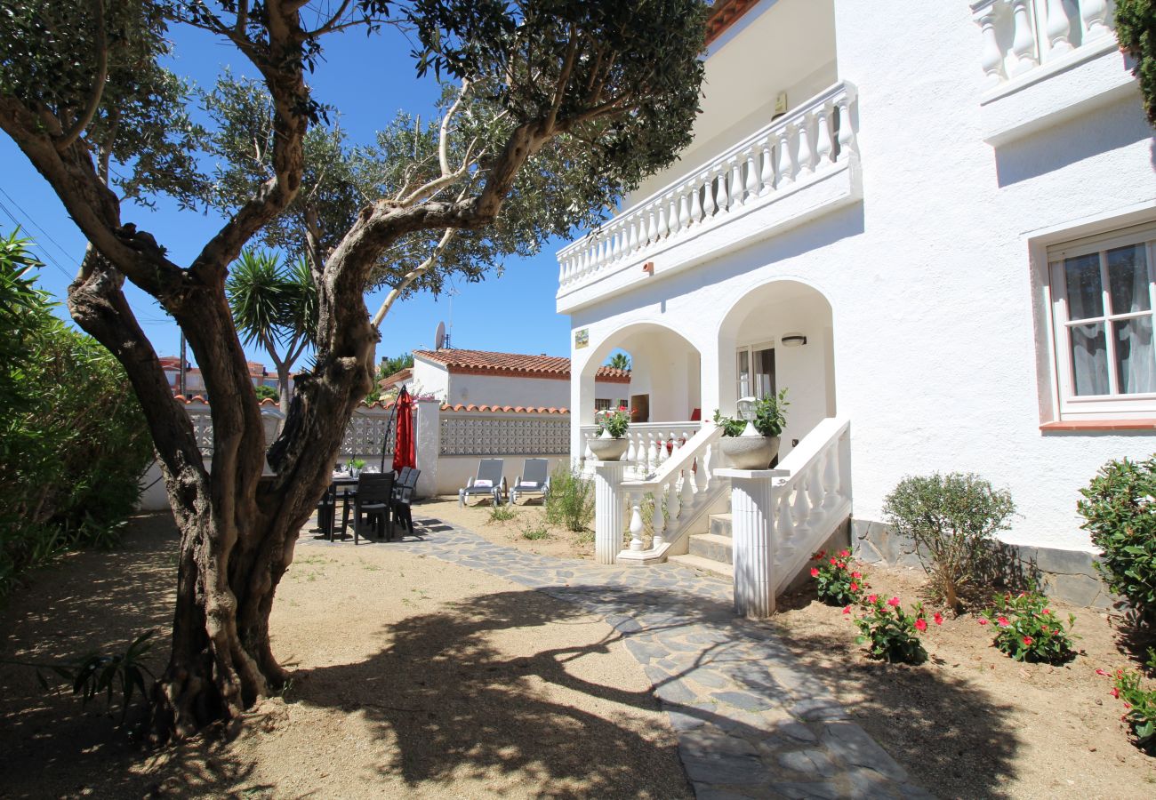 Villa in Empuriabrava - 0024-BAHIA  Haus mit 3 Schlafzimmer  in Strandnähe